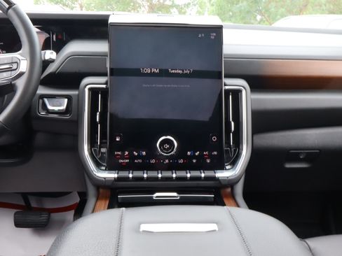 Used 2025 GMC Yukon Denali w/ Denali Reserve Package AWD/4WD image 12