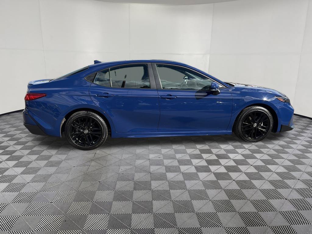 Used 2025 Toyota Camry SE FWD image 11