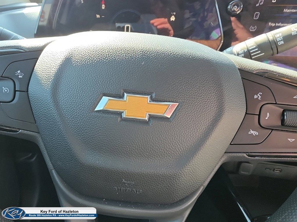 Used 2025 Chevrolet Trax LT FWD image 27