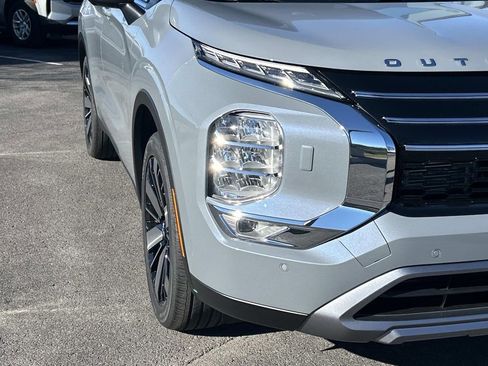 New 2026 Mitsubishi Outlander SE image 9