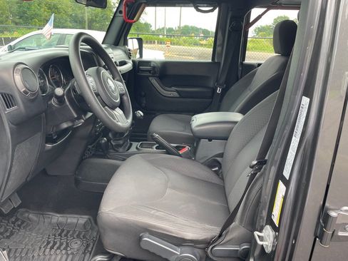 Used 2018 Jeep Wrangler Unlimited Sport AWD/4WD image 12
