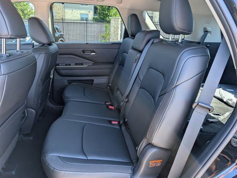 New 2025 Nissan Pathfinder SL image 20