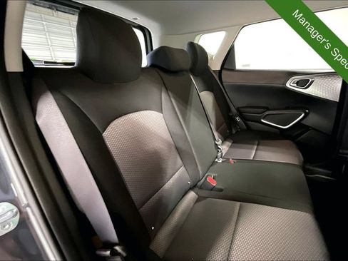 Used 2025 Kia Soul LX w/ LX Technology Package FWD image 32