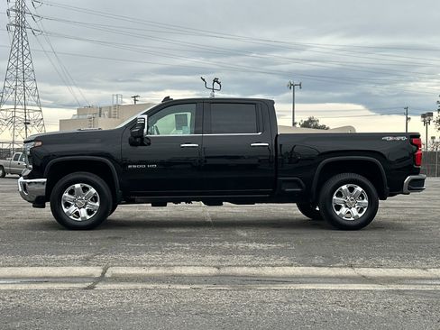Used 2024 Chevrolet Silverado 2500 LTZ w/ LTZ Convenience Package image 7