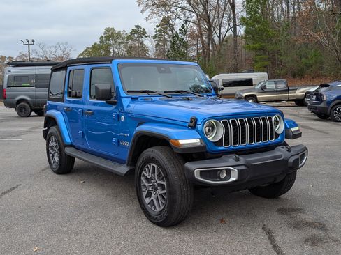 Used 2024 Jeep Wrangler Sahara w/ Safety Group image 11