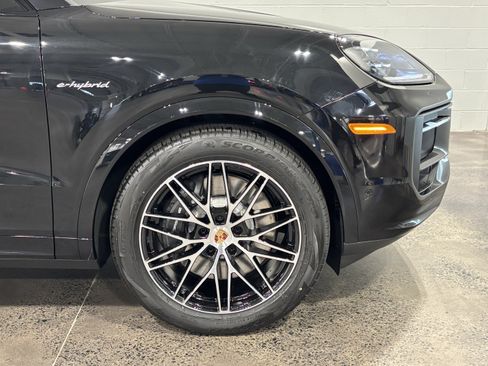 New 2026 Porsche Cayenne E-Hybrid Coupe AWD/4WD image 11