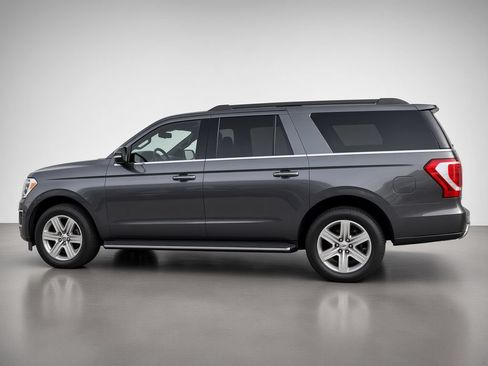 Used 2019 Ford Expedition Max XLT w/ Equipment Group 202A AWD/4WD image 2