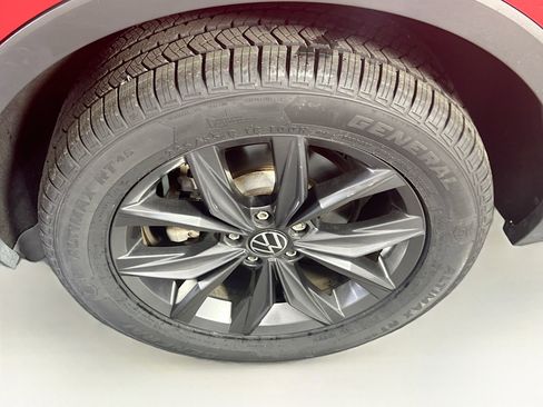 Used 2022 Volkswagen Tiguan SE image 29