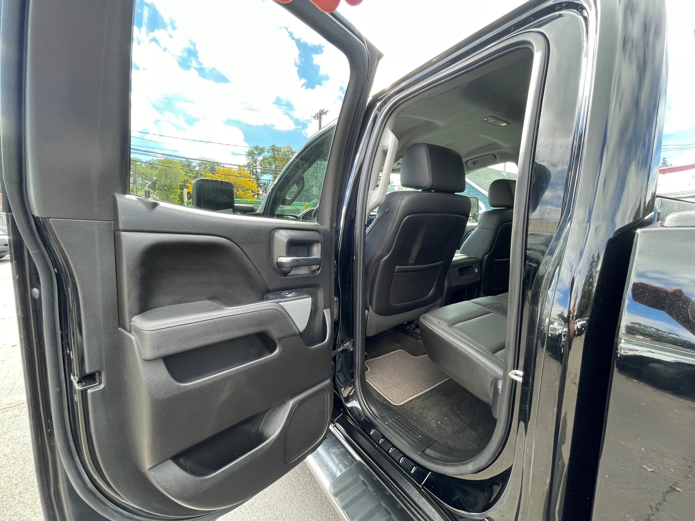 Used 2015 Chevrolet Silverado 2500 LTZ w/ LTZ Plus Package AWD/4WD image 20