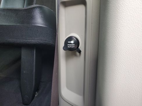 Used 2019 Dodge Grand Caravan SXT FWD image 25
