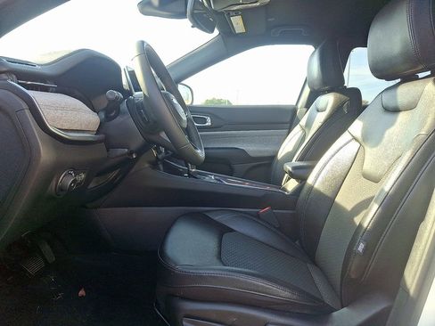 Used 2024 Jeep Compass Latitude image 13