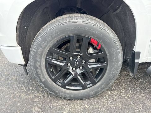 Used 2023 Chevrolet Silverado 1500 RST w/ Redline Edition AWD/4WD image 10