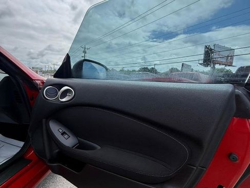 Used 2011 Nissan 370Z Coupe RWD image 16