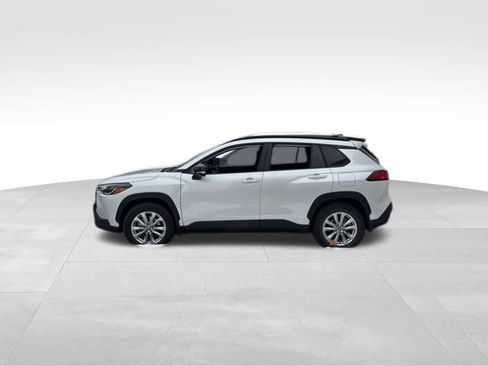 Certified 2025 Toyota Corolla Cross LE image 2