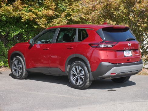 Used 2023 Nissan Rogue SV image 16