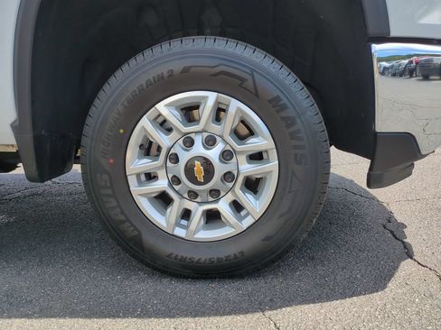 Used 2025 Chevrolet Silverado 2500 LT w/ Convenience Package AWD/4WD image 13