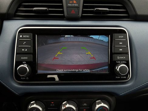 Used 2025 Nissan Versa SV FWD image 27