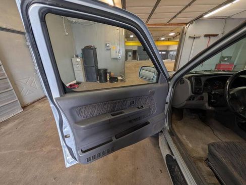 Used 2000 Nissan Frontier 4x4 King Cab V6 image 23