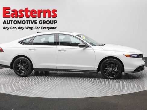 Used 2025 Honda Accord SE image 4