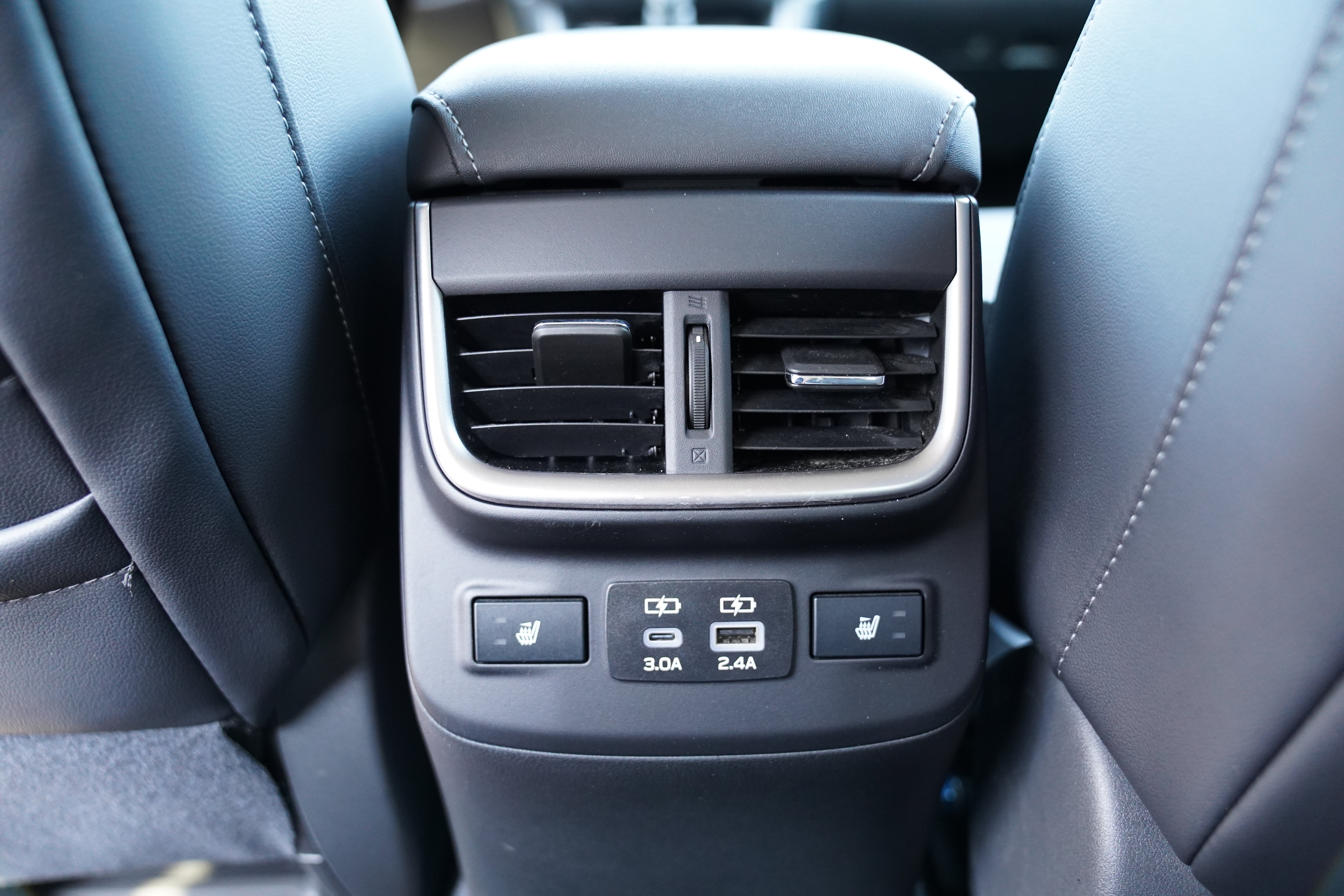 Used 2025 Subaru Outback Limited AWD/4WD image 6
