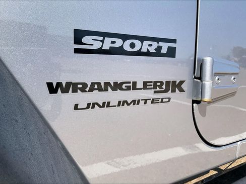Used 2018 Jeep Wrangler Unlimited Sport S AWD/4WD image 7