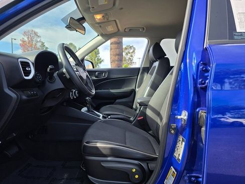 Certified 2022 Hyundai Venue Limited w/ Cargo Package image 14