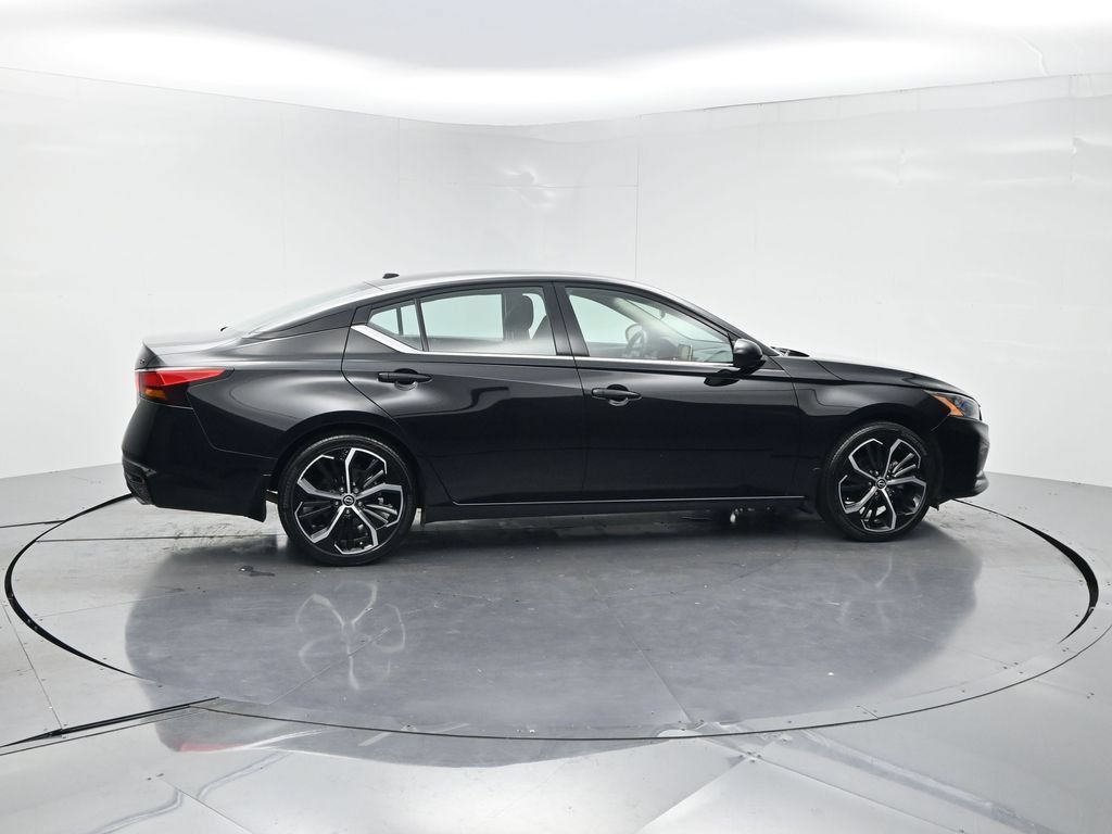 Used 2025 Nissan Altima 2.5 SR FWD image 4