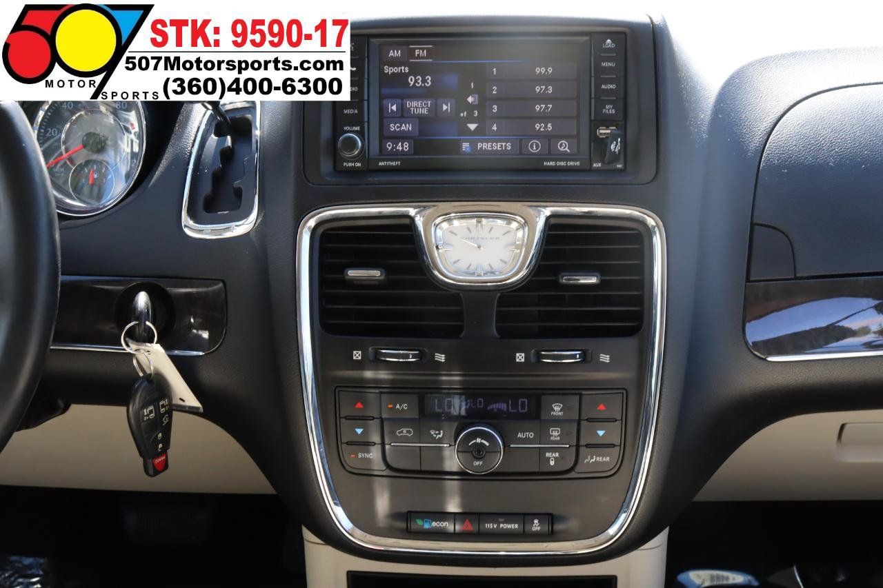 Used 2013 Chrysler Town & Country Touring FWD image 19