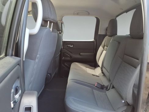 Used 2024 Nissan Frontier SV w/ SV Convenience Package RWD image 11