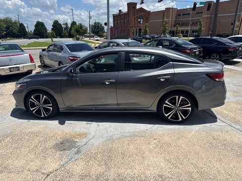 Used 2022 Nissan Sentra SR w/ Electronics Package FWD image 7