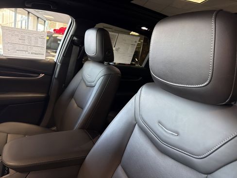 Certified 2022 Cadillac XT5 Premium Luxury w/ LPO, Floor Liner Package image 11