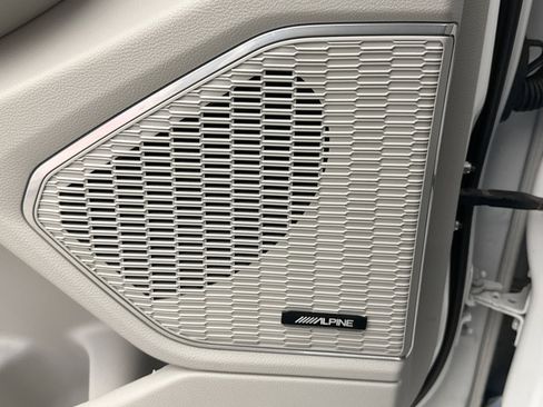 Used 2022 Jeep Grand Cherokee L Summit w/ Luxury Tech Group V image 17