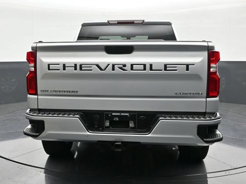 Used 2020 Chevrolet Silverado 1500 Custom w/ Custom Value Package image 4