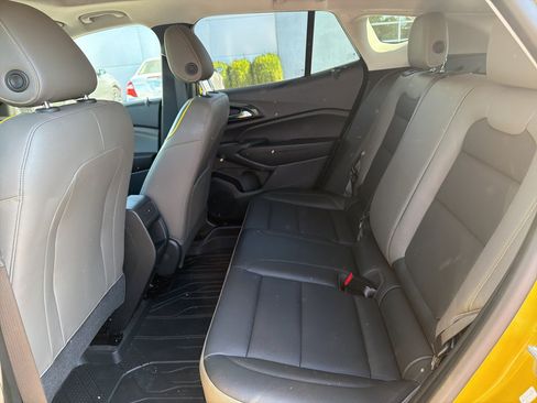 Used 2024 Chevrolet Trax ACTIV w/ Sunroof Package FWD image 12