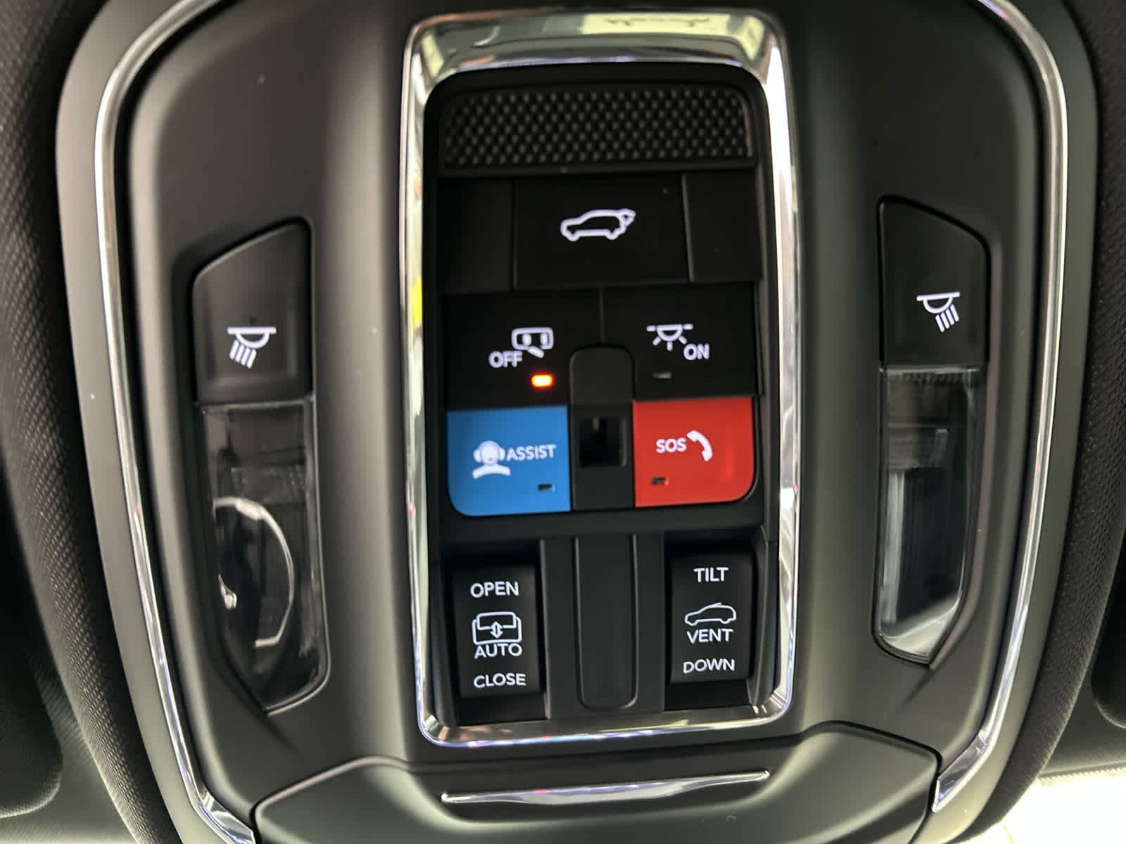 Used 2024 Jeep Grand Cherokee L Altitude AWD/4WD image 6