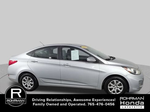 Used 2012 Hyundai Accent GLS FWD image 2