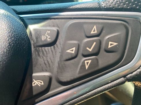 Used 2022 Chevrolet Malibu LT FWD image 19