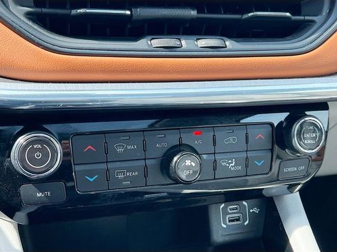 Used 2022 Jeep Compass Limited w/ Sun and Sound Group AWD/4WD image 17