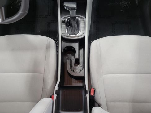 Used 2025 Hyundai Kona SEL FWD image 17