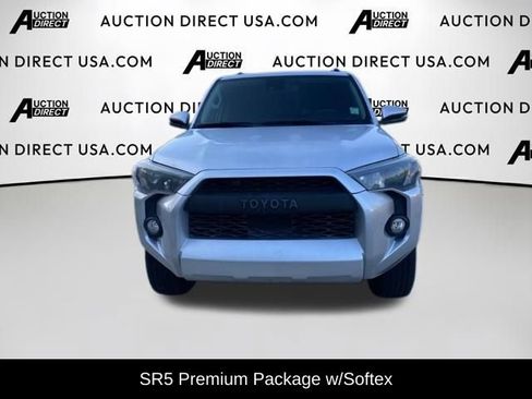Used 2020 Toyota 4Runner SR5 Premium AWD/4WD image 2