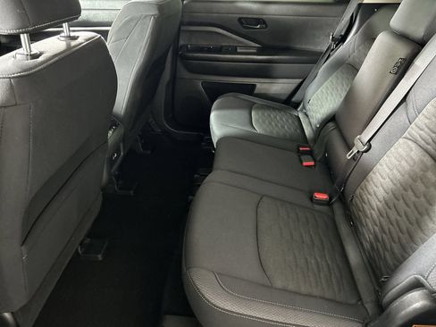 Used 2025 Nissan Pathfinder SV FWD image 24