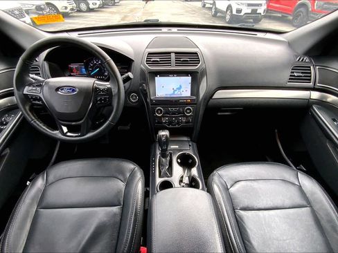 Used 2018 Ford Explorer XLT w/ Equipment Group 202A FWD image 14