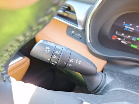 Used 2023 Toyota Highlander Platinum image 25