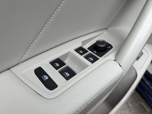 Certified 2022 Volkswagen Tiguan SE w/ Panoramic Sunroof Package image 12