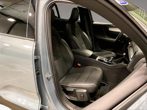 Used 2020 Volvo XC40 T5 Momentum w/ Protection Package AWD/4WD image 29