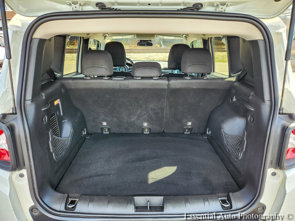 Used 2019 Jeep Renegade Latitude FWD image 19