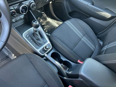 Used 2025 Hyundai Venue SEL FWD image 18