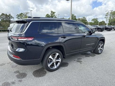 Used 2023 Jeep Grand Cherokee L Limited w/ Luxury Tech Group II RWD image 3