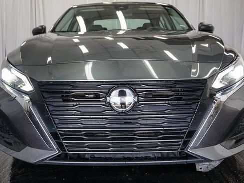 Used 2024 Nissan Altima 2.5 SV image 3