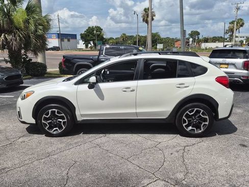 Used 2017 Subaru Crosstrek 2.0i Premium w/ Moonroof Package AWD/4WD image 8